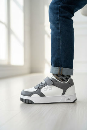 NEW ,  KIDS SHOES SIZE FROM 25 TO 36 K121