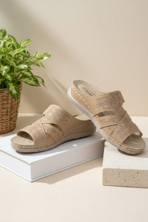 NEW ,  WOMEN SLIPPERS W965