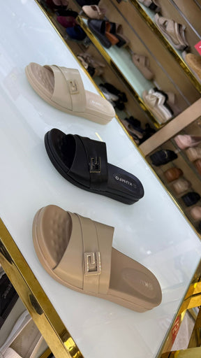 NEW ,  WOMEN SLIPPERS W957