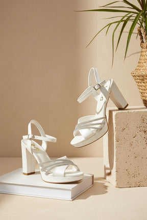 NEW ,  WOMEN SHOES HEELS W771