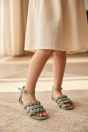 NEW ,  KIDS SHOES SIZE FROM 25 TO 36 K284