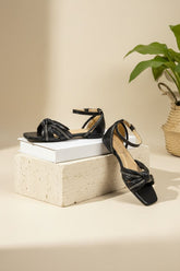 NEW ,  KIDS SHOES SIZE FROM 25 TO 36 K290