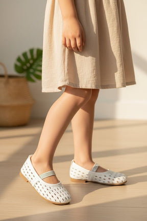 NEW ,  KIDS SHOES SIZE FROM 20 TO 25 K129