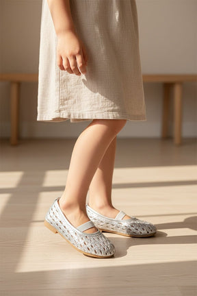 NEW ,  KIDS SHOES SIZE FROM 20 TO 25 K129