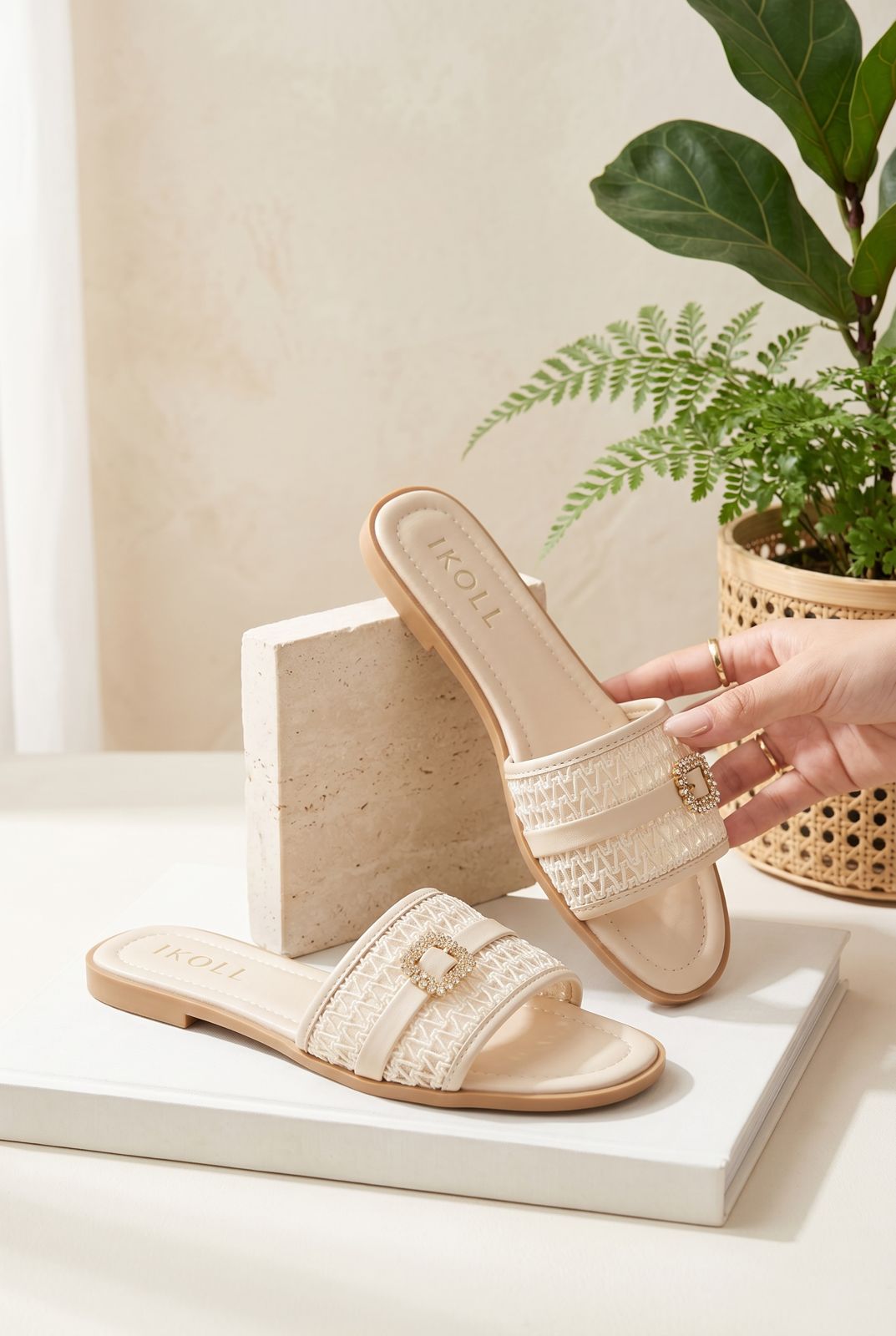 WOMEN SLIPPERS S10