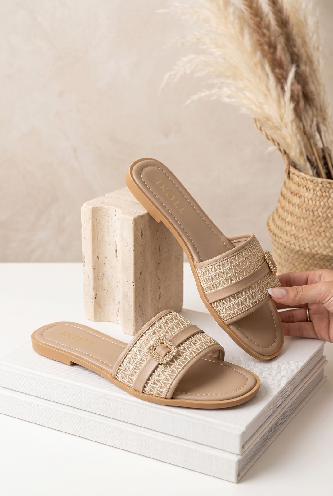 WOMEN SLIPPERS S10