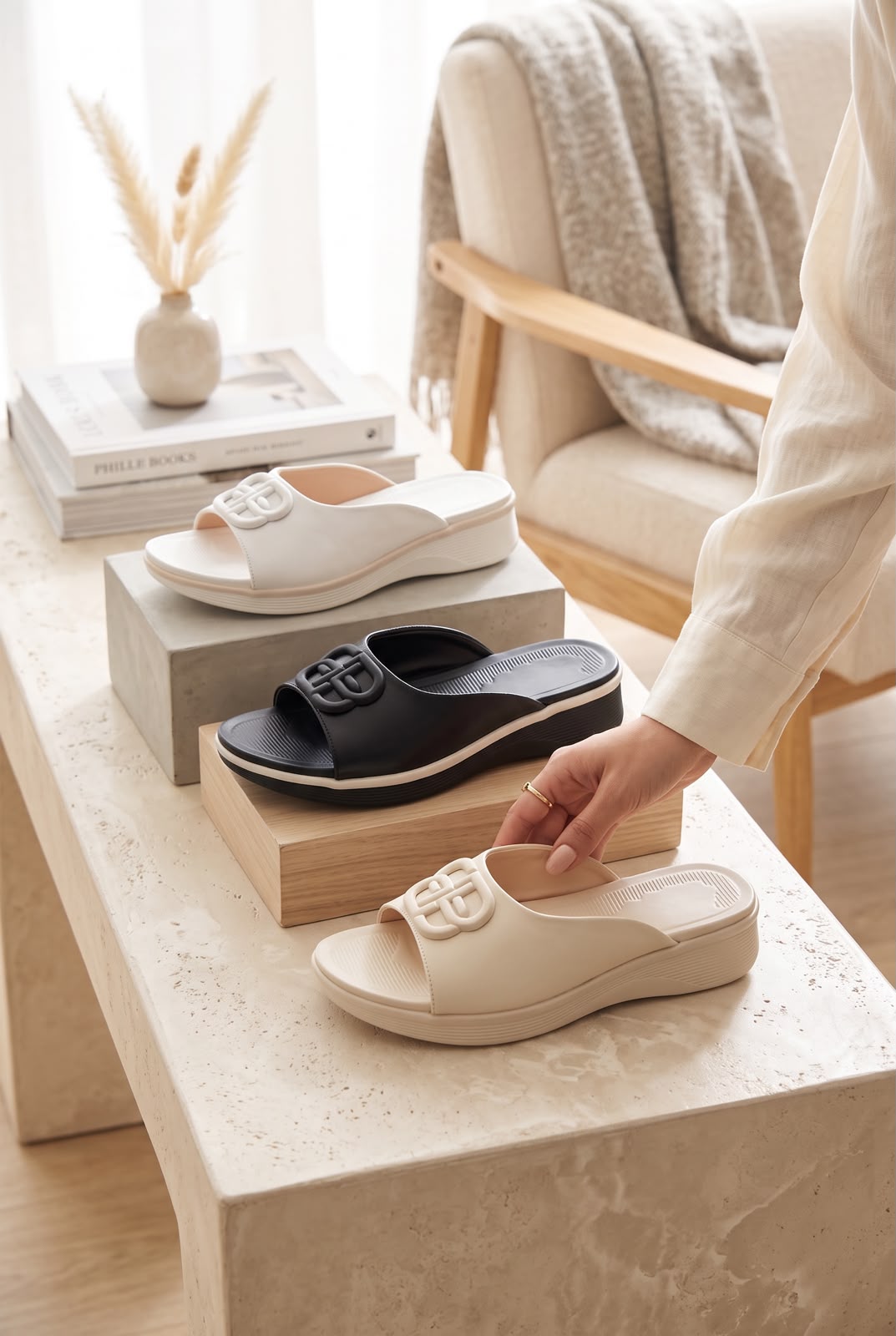 NEW ,  WOMEN SLIPPERS W507