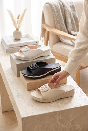 NEW ,  WOMEN SLIPPERS W507