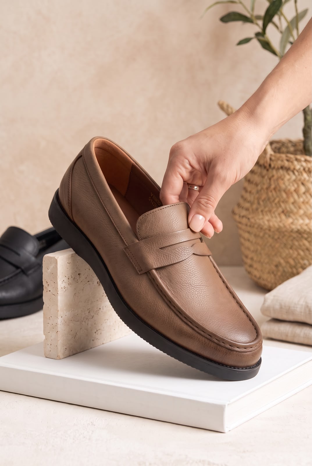 NEW ,  MEN SHOES  M642 , MADE IN CHINA