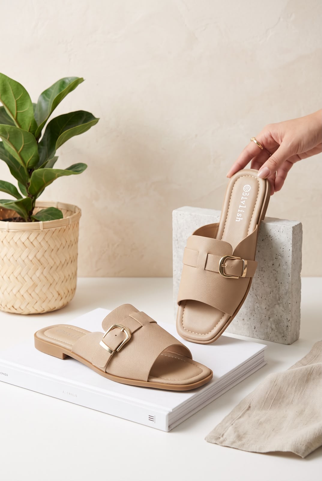 WOMEN SLIPPERS S64