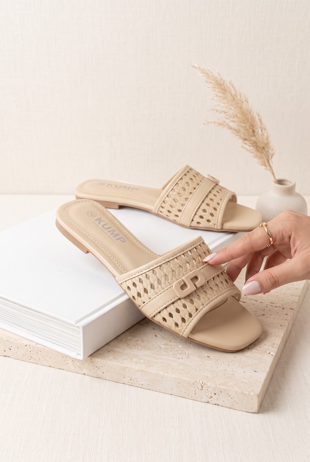 WOMEN SLIPPERS S15