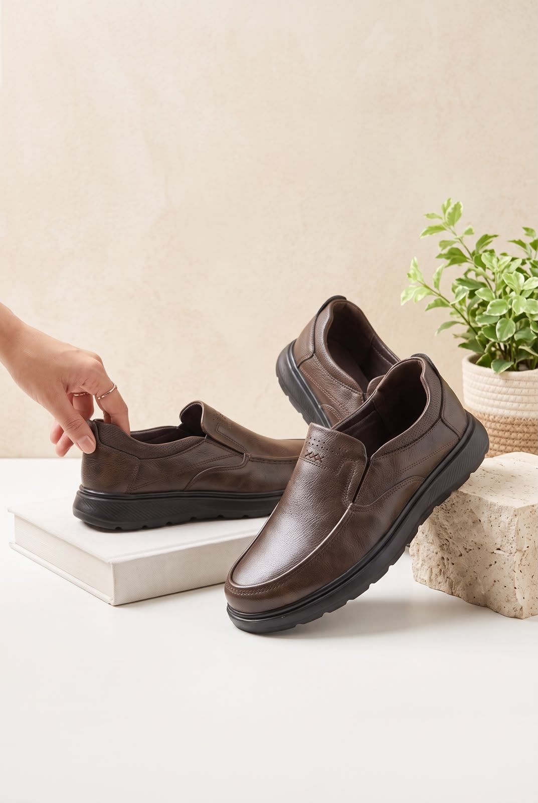 NEW ,  MEN SHOES  M605, MADE IN CHINA