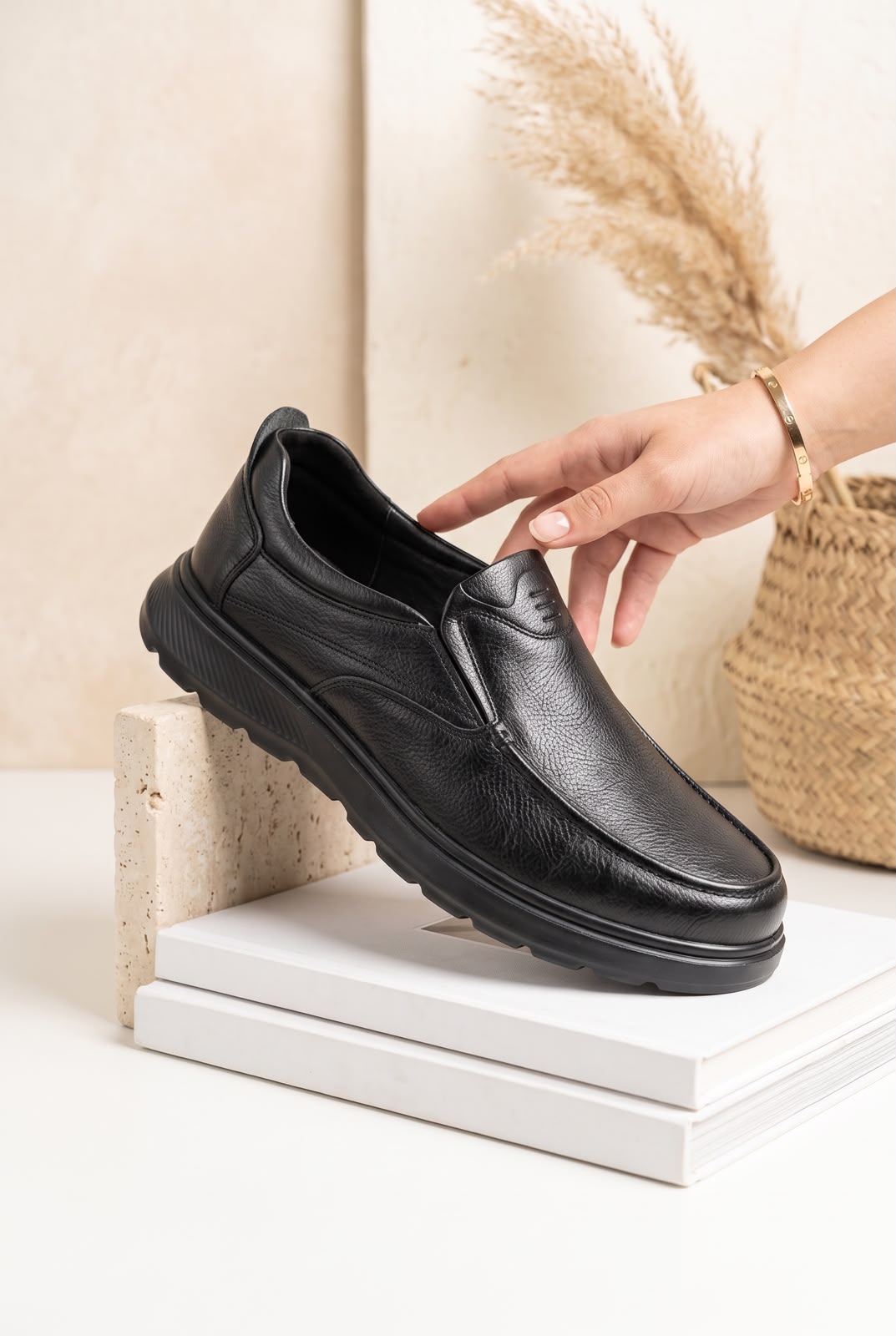 NEW ,  MEN SHOES  M643, MADE IN CHINA