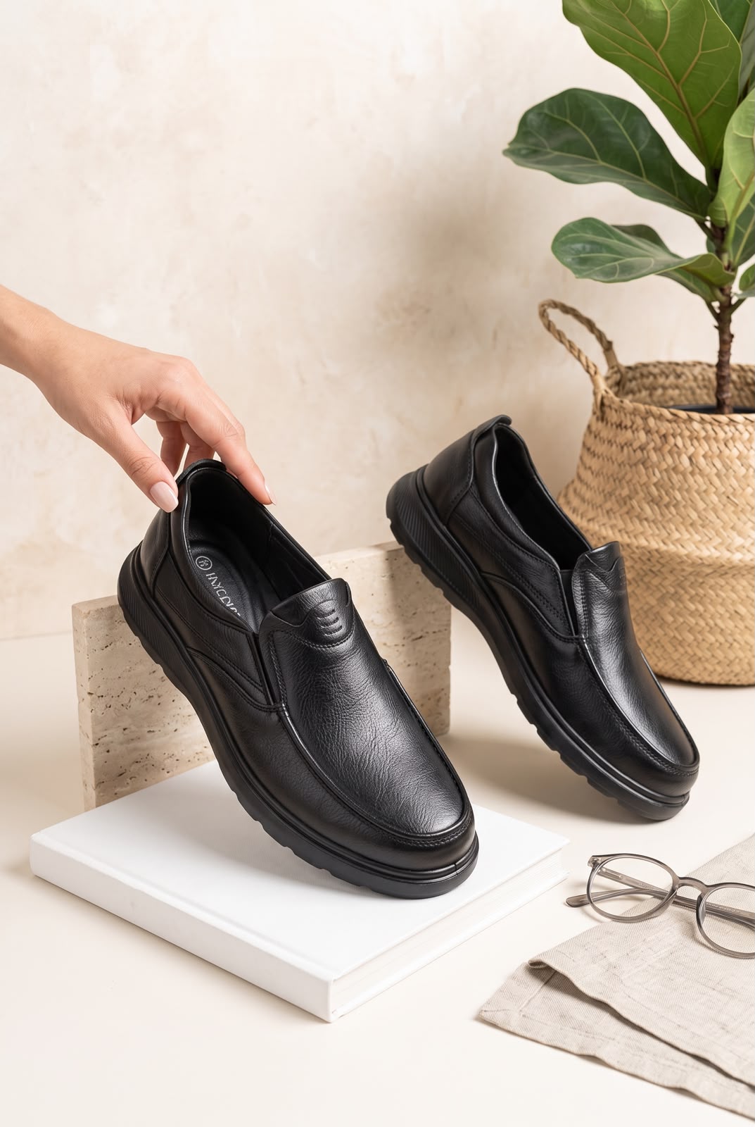 NEW ,  MEN SHOES  M643, MADE IN CHINA