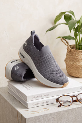 NEW , MEN SHOES M647