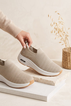 NEW , MEN SHOES M647