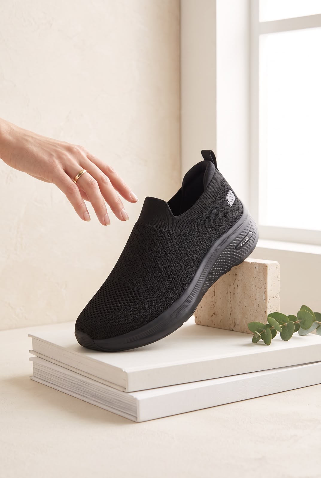 NEW , MEN SHOES M647