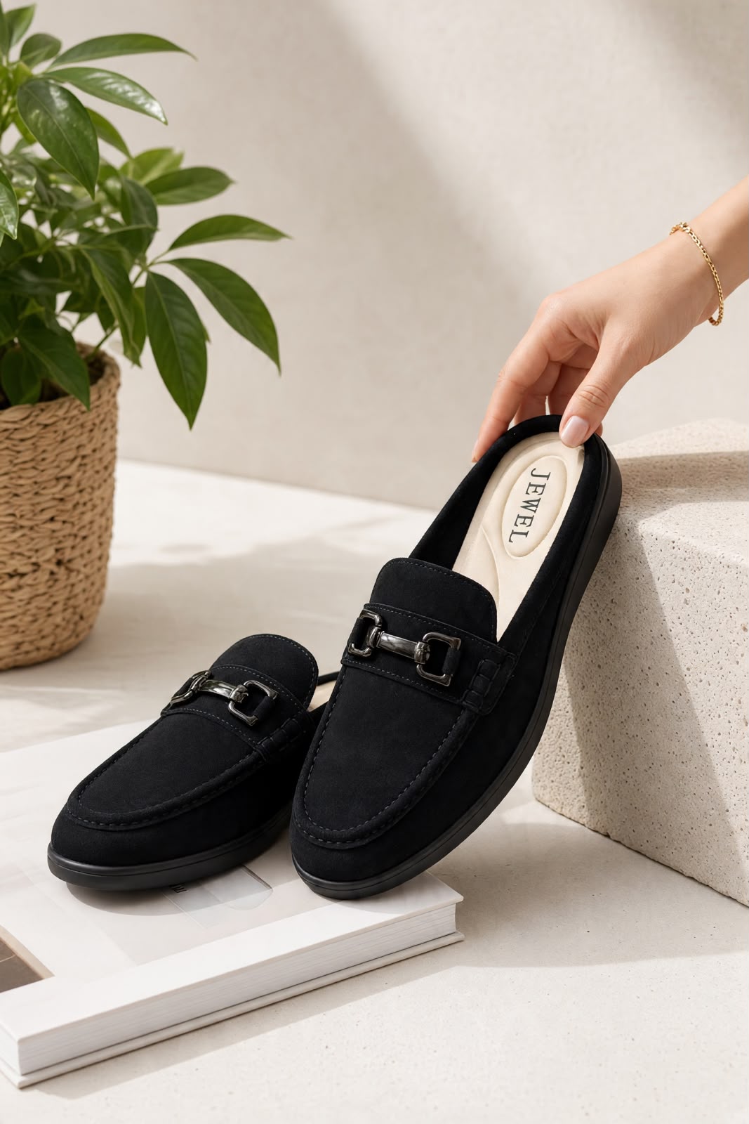 NEW ,  WOMEN SLIPPERS W35