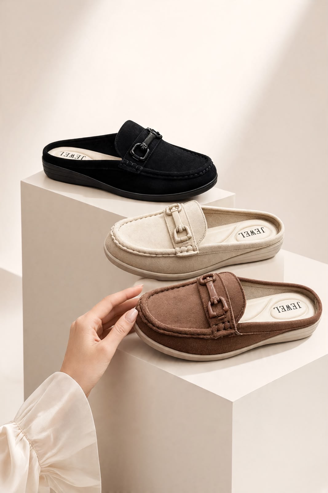 NEW ,  WOMEN SLIPPERS W35