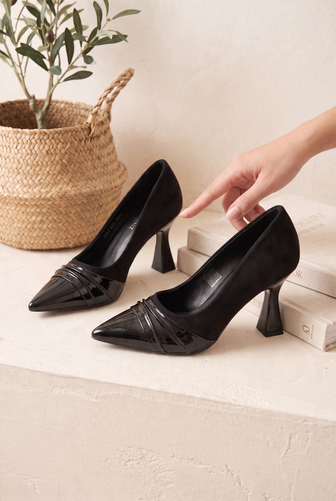 WOMEN SHOSE W25