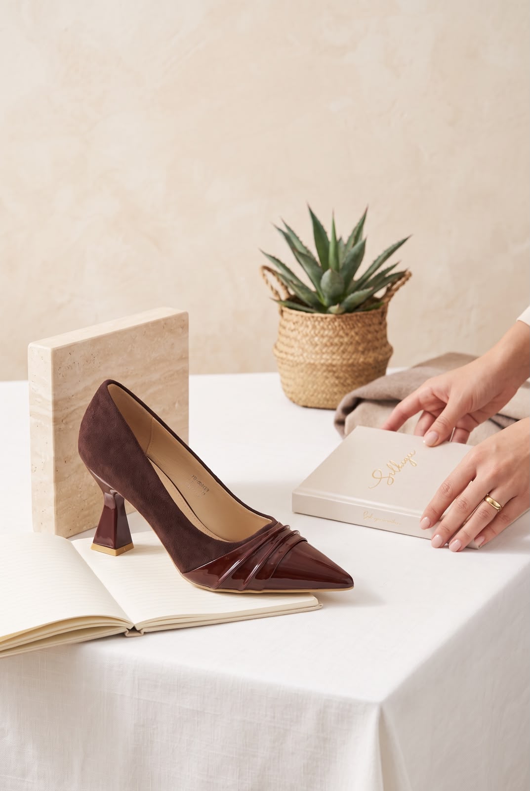 WOMEN SHOSE W25