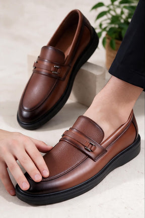 NEW ,  MEN SHOES  M677 , MADE IN CHINA