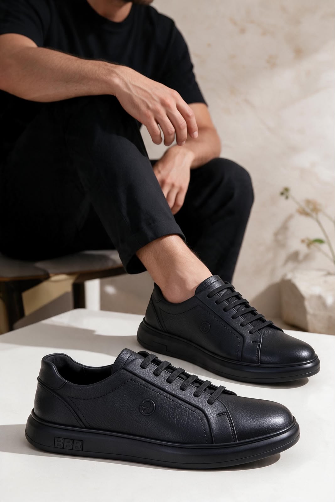 NEW , MEN SHOES M683