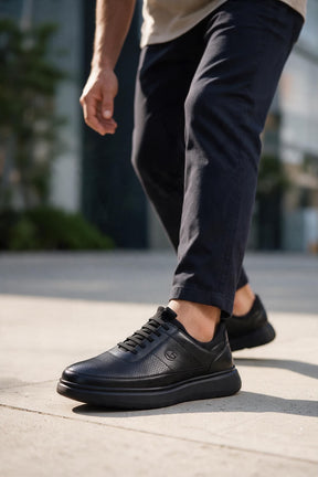NEW , MEN SHOES M686