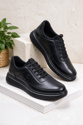 NEW , MEN SHOES M686
