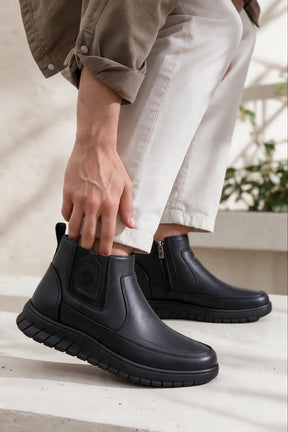 NEW ,  MEN BOOTS  M665 , MADE IN CHINA