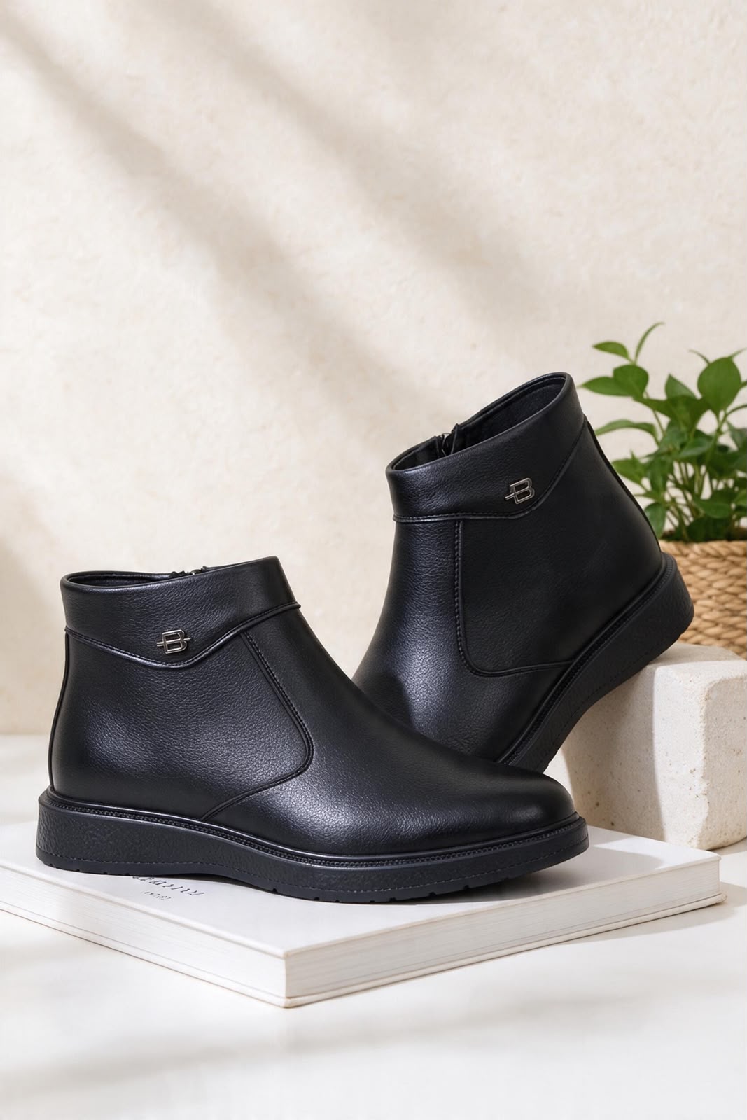 NEW ,  MEN BOOTS  M670 , MADE IN CHINA