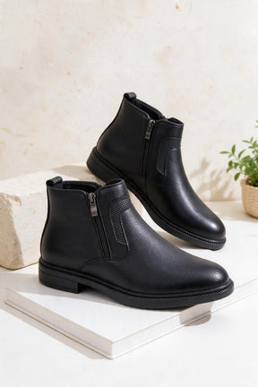 NEW ,  MEN BOOTS  M672 , MADE IN CHINA