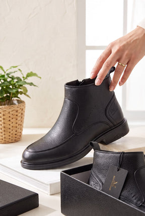 NEW ,  MEN BOOTS  M673 , MADE IN CHINA