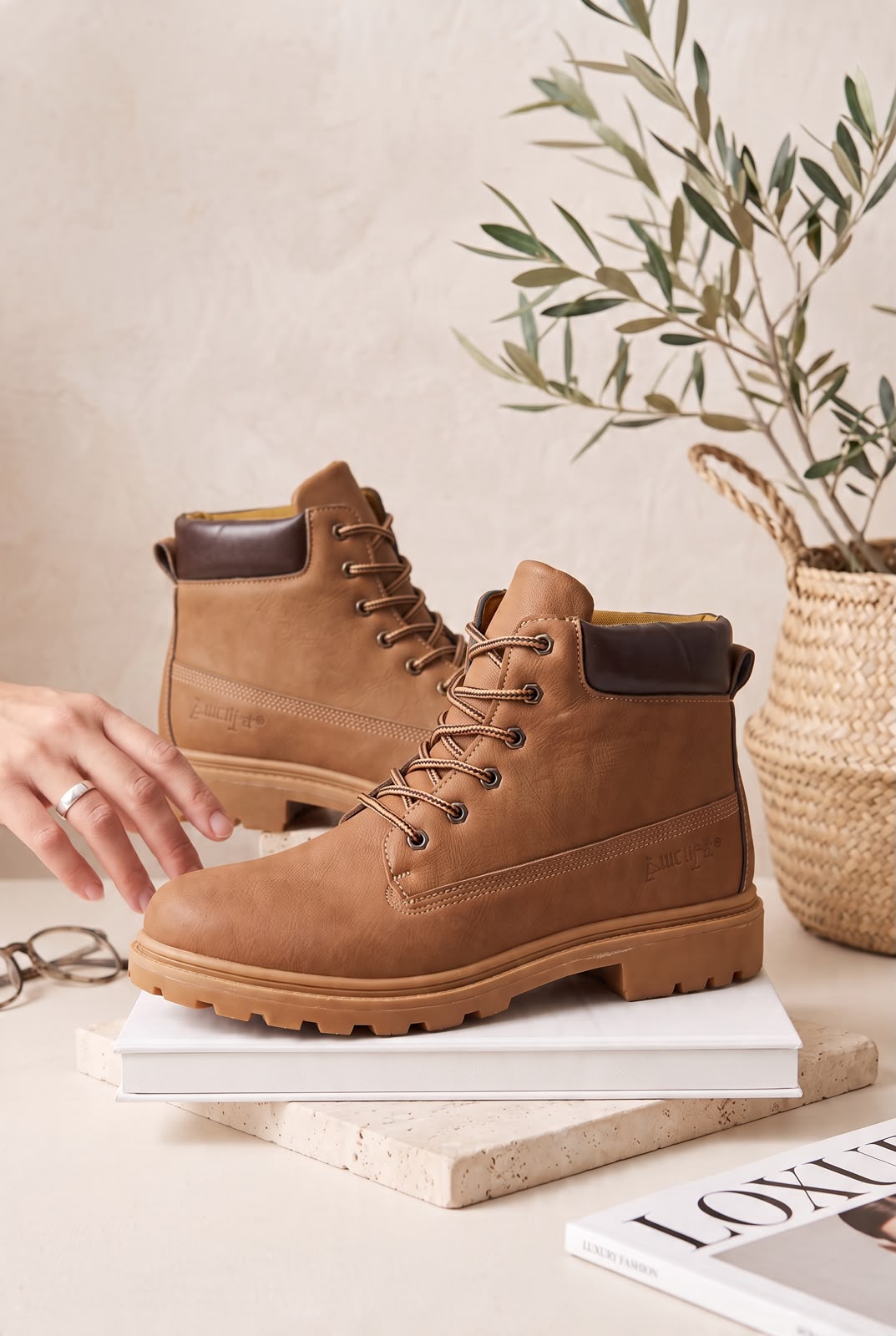 NEW ,  MEN BOOTS  M662 , MADE IN CHINA