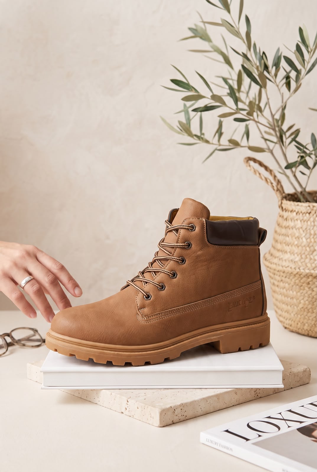 NEW ,  MEN BOOTS  M662 , MADE IN CHINA