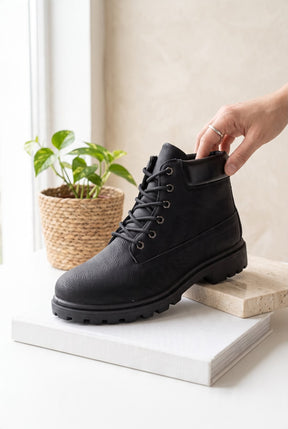 NEW ,  MEN BOOTS  M662 , MADE IN CHINA