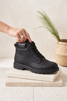 NEW ,  MEN BOOTS  M662 , MADE IN CHINA