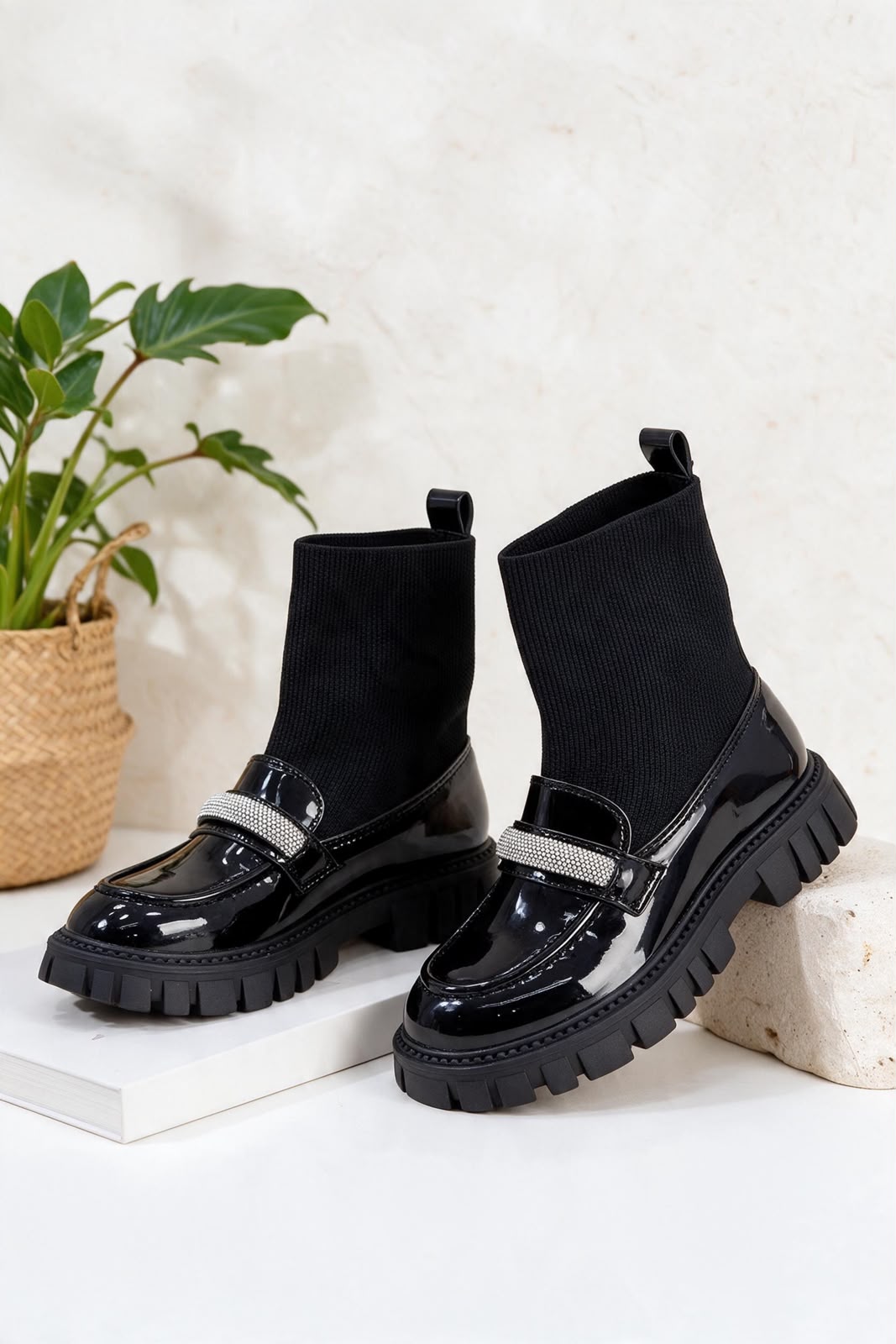 NEW , KIDS BOOTS KW40