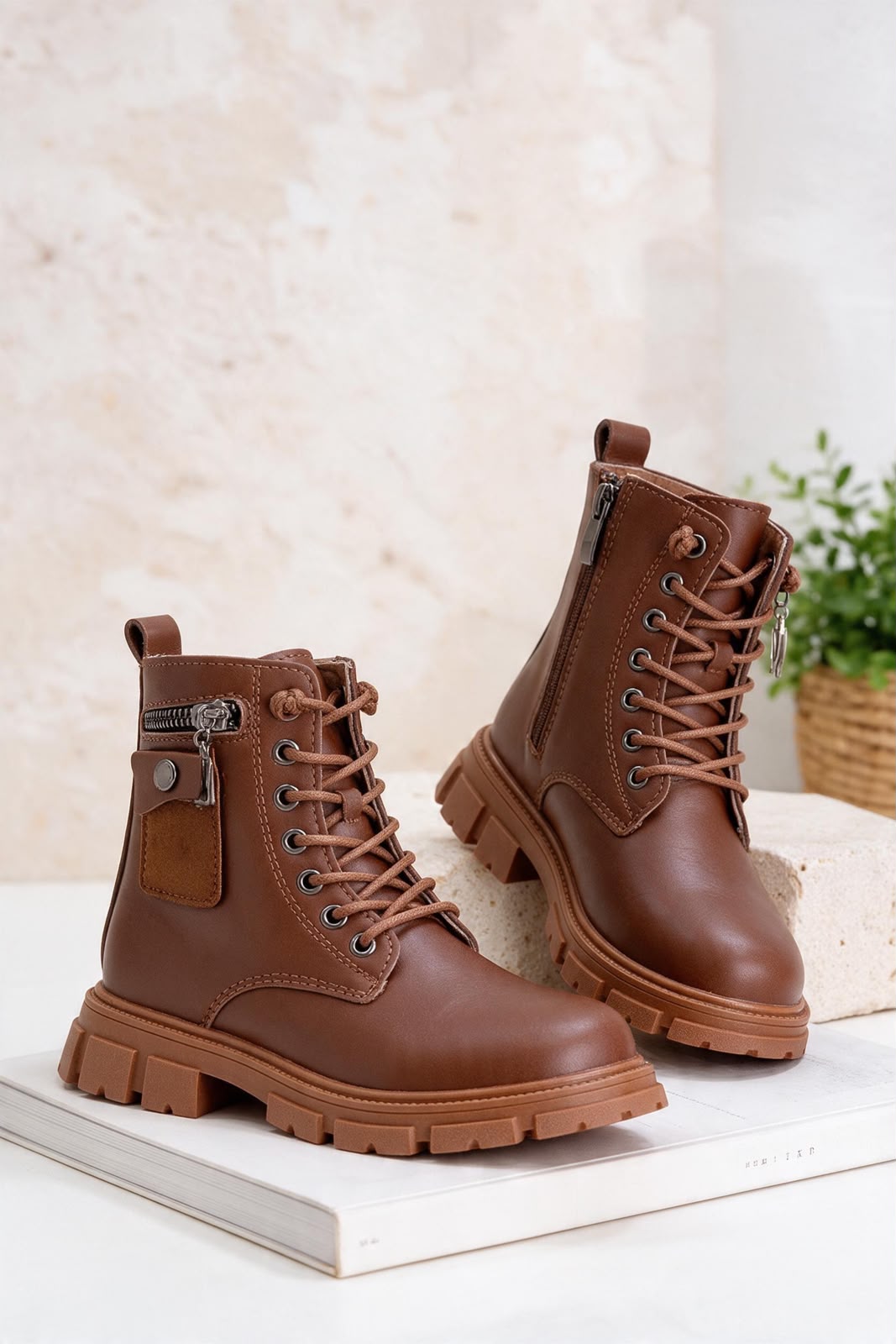 NEW , KIDS SHOES  KW3