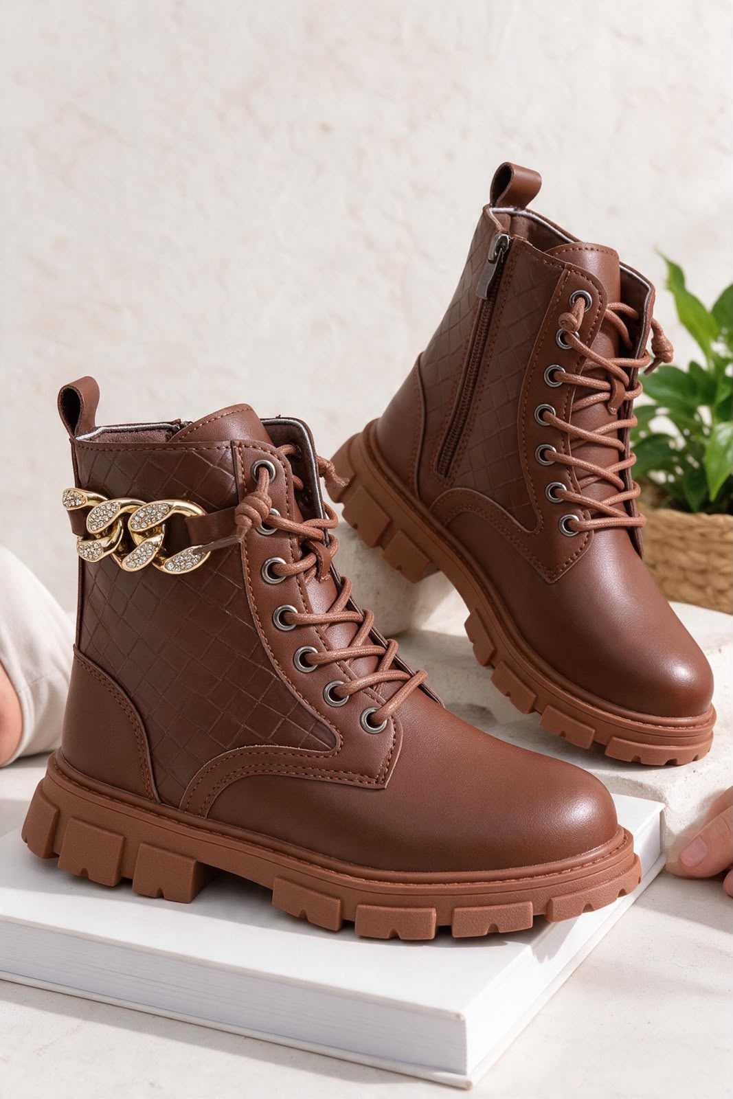 NEW , KIDS SHOES  KW2