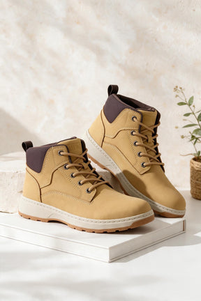 NEW , KIDS BOOTS KW8