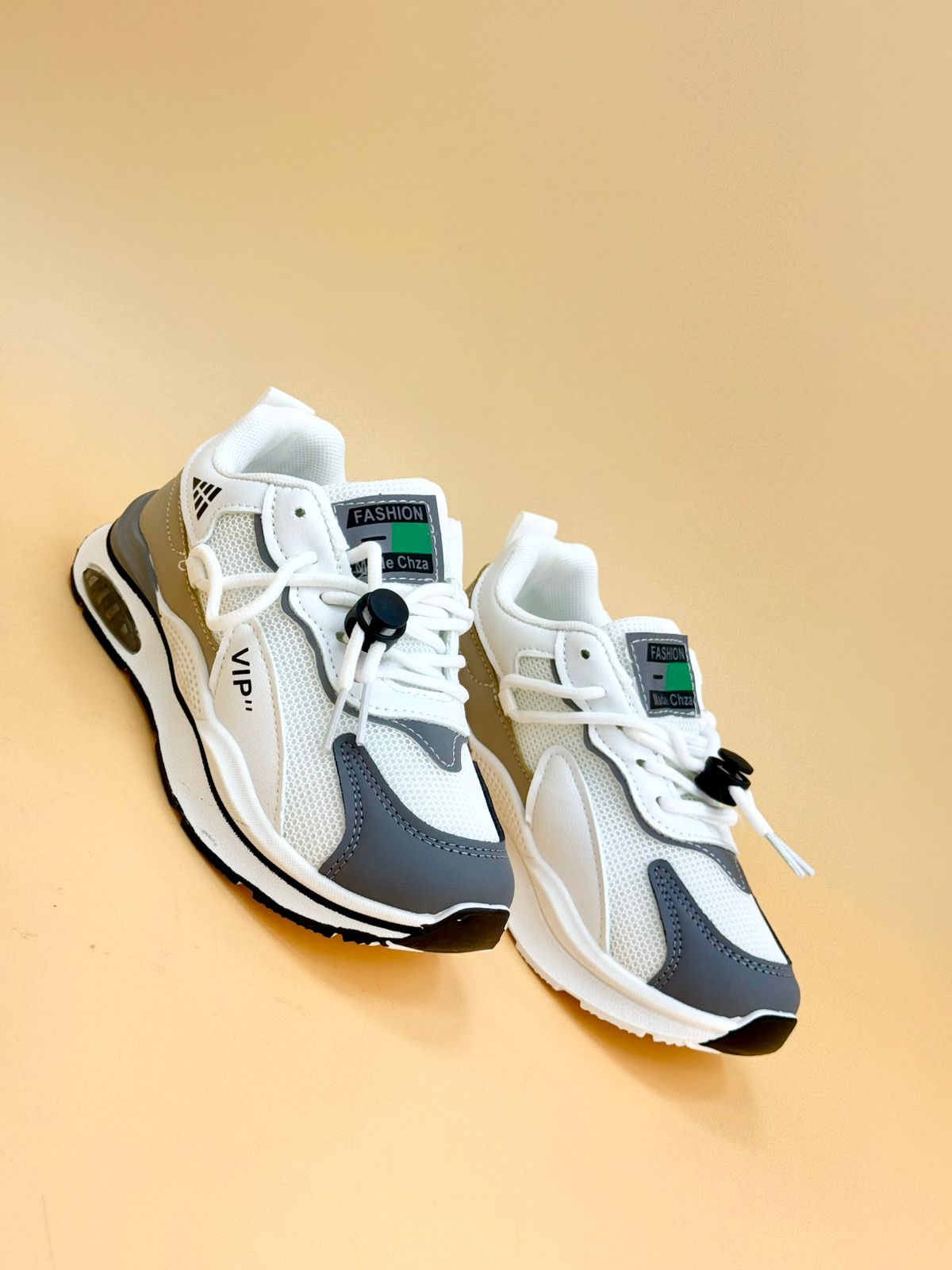 NEW ,  KIDS SHOES SIZE FROM 26 TO 37 K19