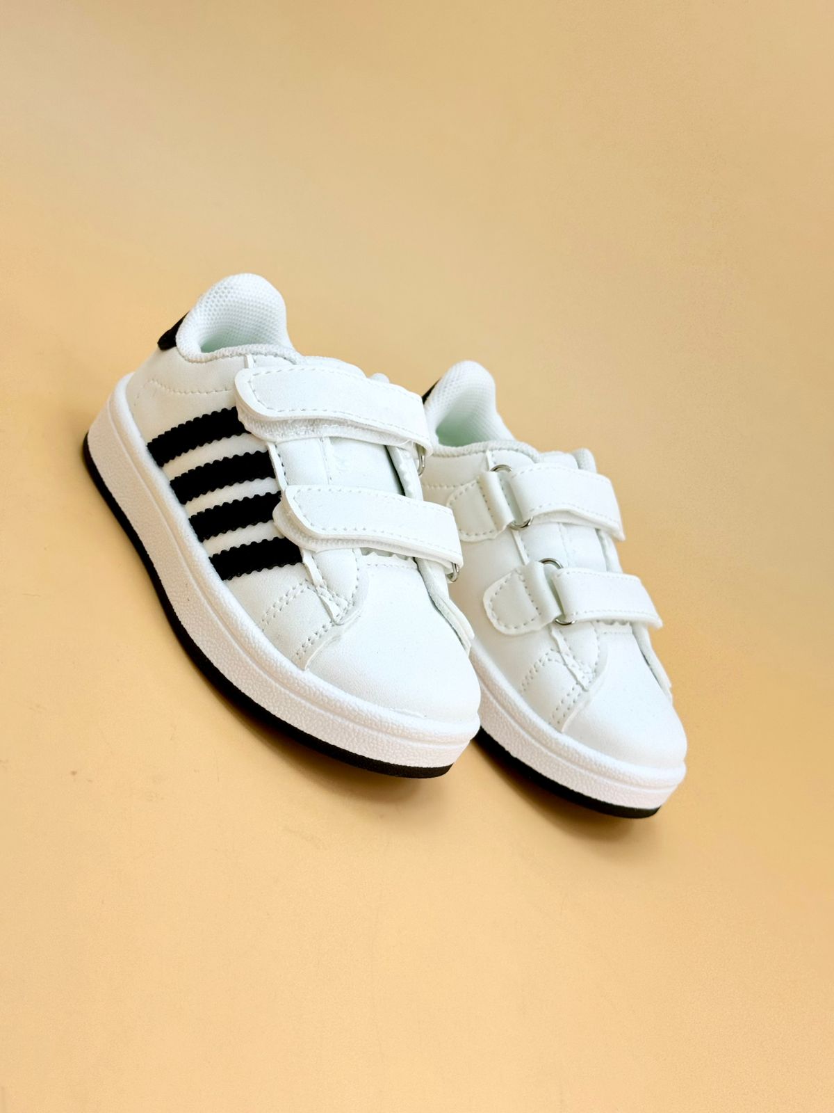 NEW ,  KIDS SHOES SIZE FROM 20 TO 25 K24