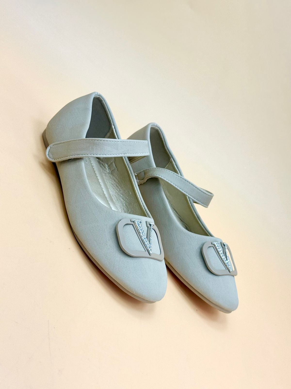 NEW ,  KIDS SHOES SIZE FROM 31 TO 36 K89