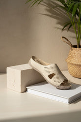 NEW ,  WOMEN SLIPPERS W551