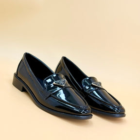 NEW ,  WOMEN FLAT SHOES W454