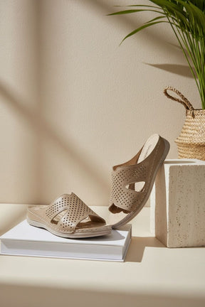 NEW ,  WOMEN SLIPPERS W551