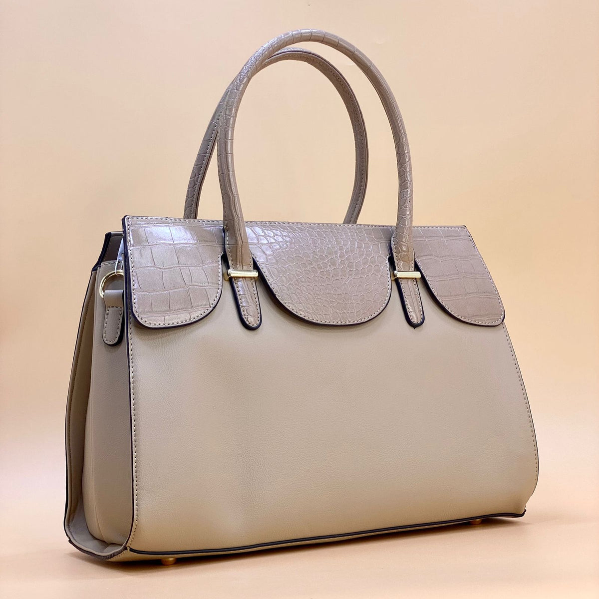 NEW 2023 ,  WOMEN HANDBAGS B22